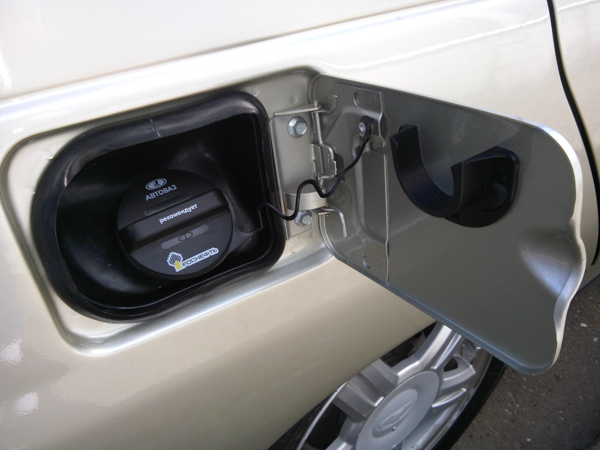 Список автомобилей с крышкой бензобака со стороны пассажира