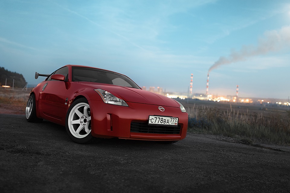 Nissan 350z черно красные