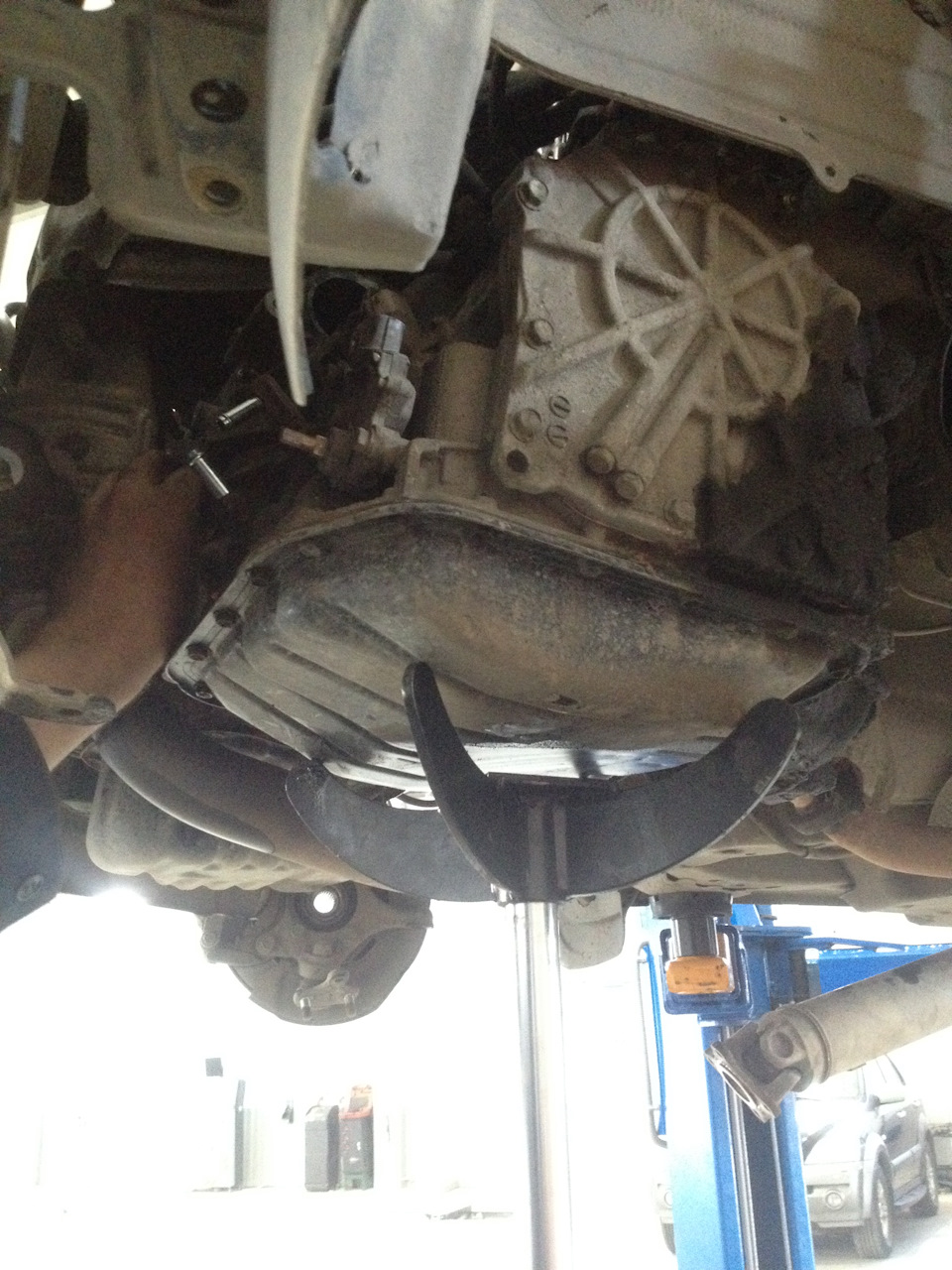 Как снять коробку тойота рав 4 Снимаю АКПП - Toyota RAV4 (III), 2 л, 2006 года своими руками DRIVE2