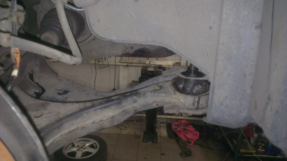 Сайлентблоки передних рычагов — Honda Civic (7G), 1,6 л, 2002 года ...