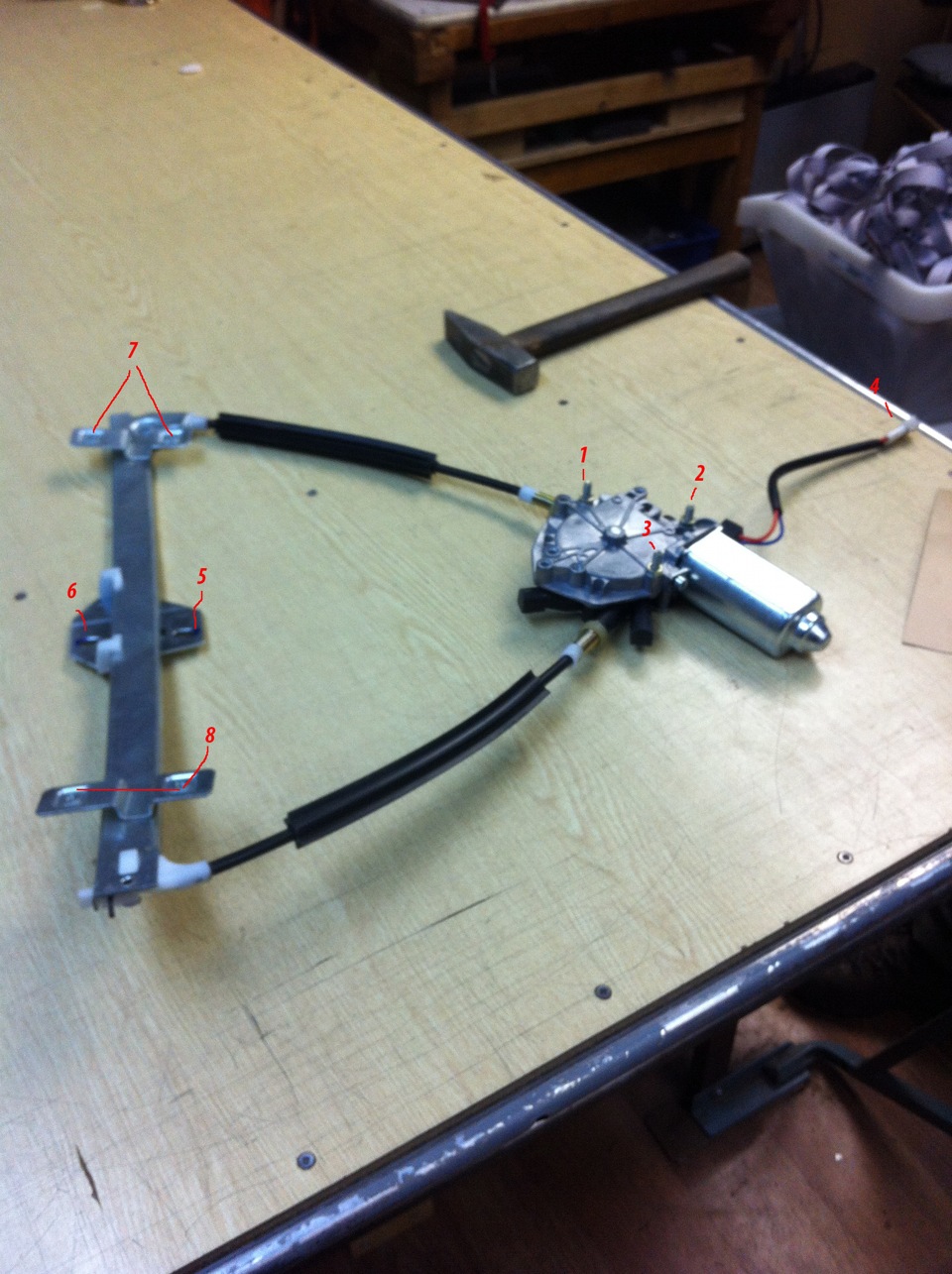 Реле стеклоподъёмника ваз 2112. Не работает 1 стеклоподъемник. Не работает 1 стеклоподъемник. Стеклоподъемник калина 1. Фиат типо стеклоподъемник левый 2016.