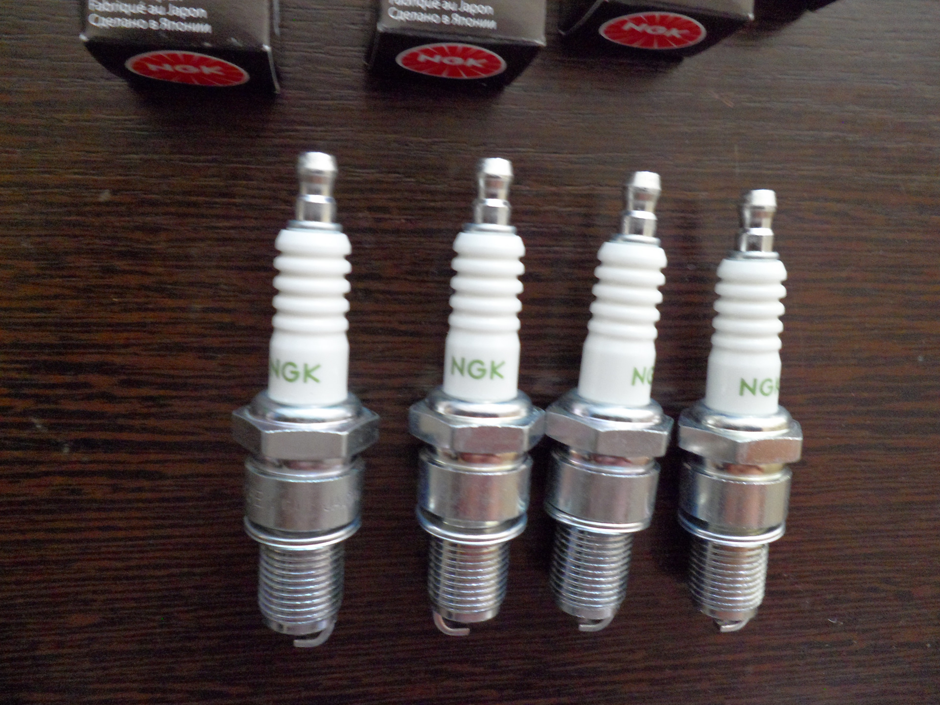 какие свечи недорогие и хорошие. свеча зажигания denso iridium power, ik20. лада ларгус свечи зажигания 16 клапанов. свечи hyundai solaris 1. 4.