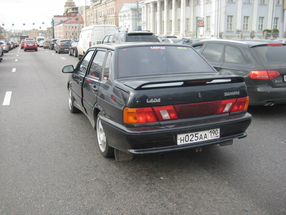 больно в попу 