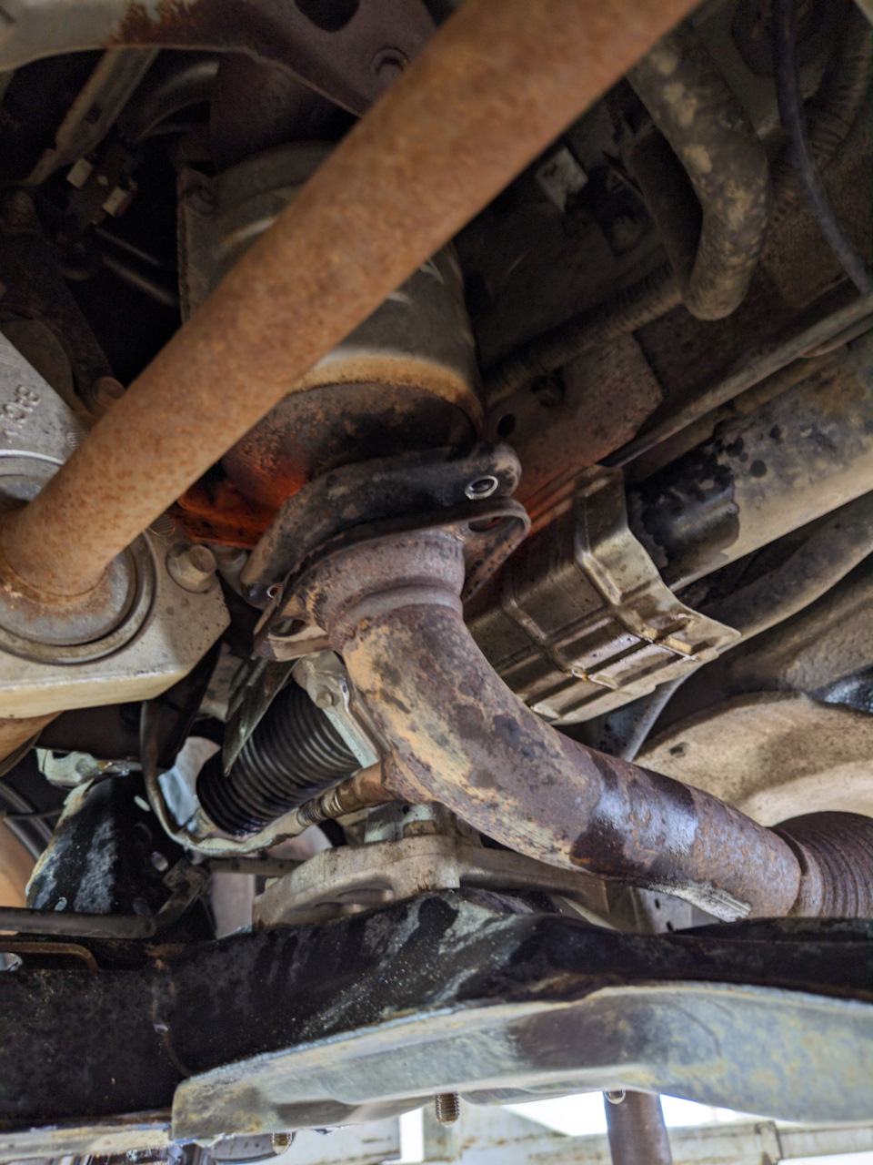 Замена прокладки приемной трубы — Haval H6 (1G), 1,5 л, 2019 года ...