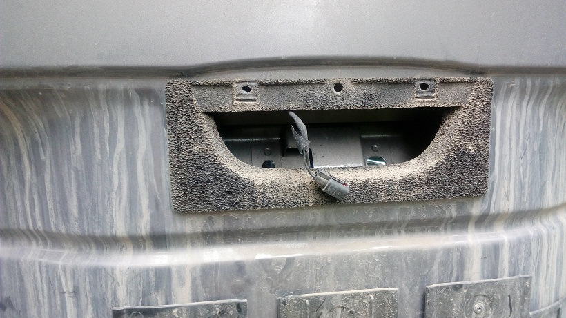 Зона крепления ручки открытия двери багажника — Ford Galaxy (Mk III)