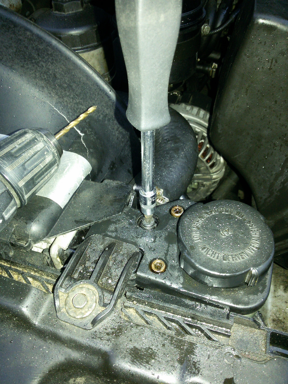 FEBI BILSTEIN 23750 номер этого болта. Если вдруг у кого то такое случится ) — BMW 5 series (E39). Запчасти на фото: 23750