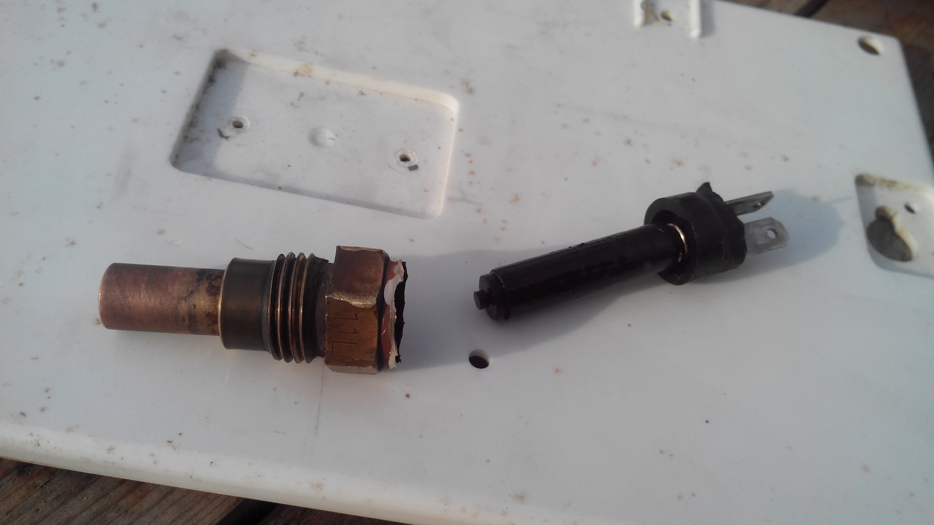 Датчик температуры 4м40. Датчик температуры паджеро 2 4м40. Датчик температуры портер 1 тагаз. Датчик температуры 4d56. Датчик температуры акпп митсубиси делика.