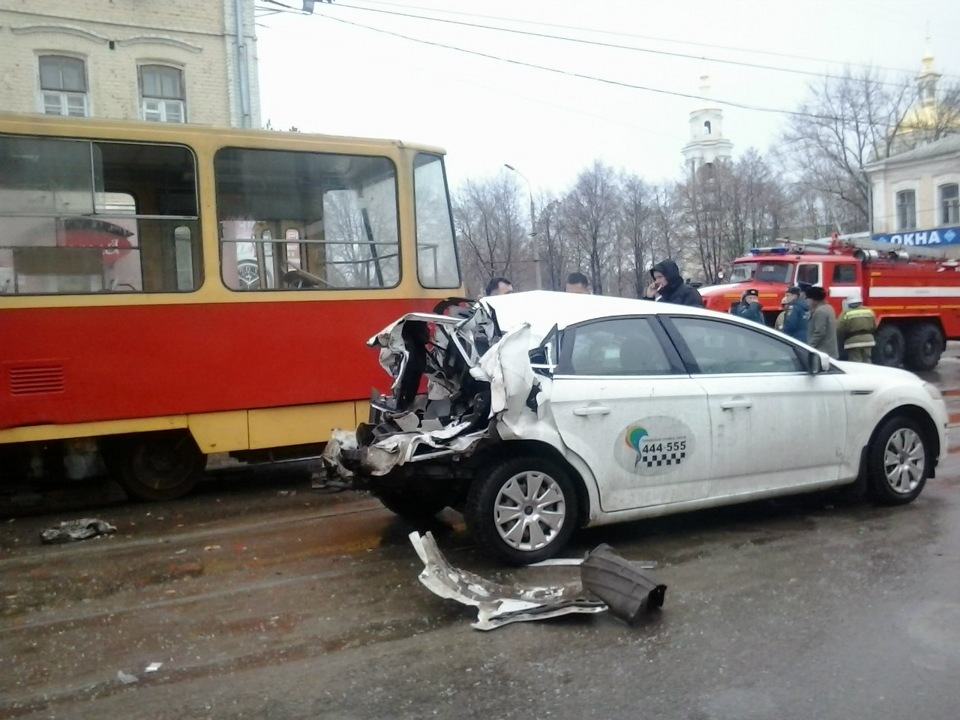 Авария в орле на ул горького 2020. Дтп орел вчера ул комсомольская. Авария на автовокзале в орле. Авария 03. Дтп город ливны орловская область.