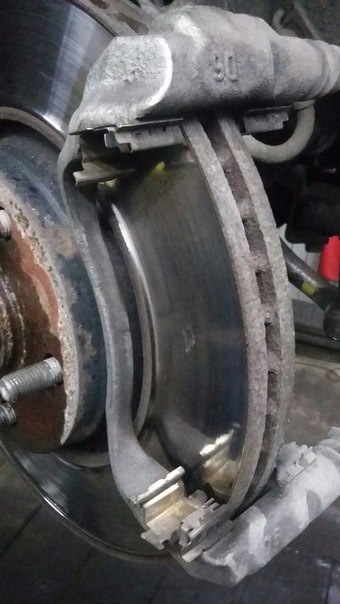 Убрали колодки. — Toyota Avensis III