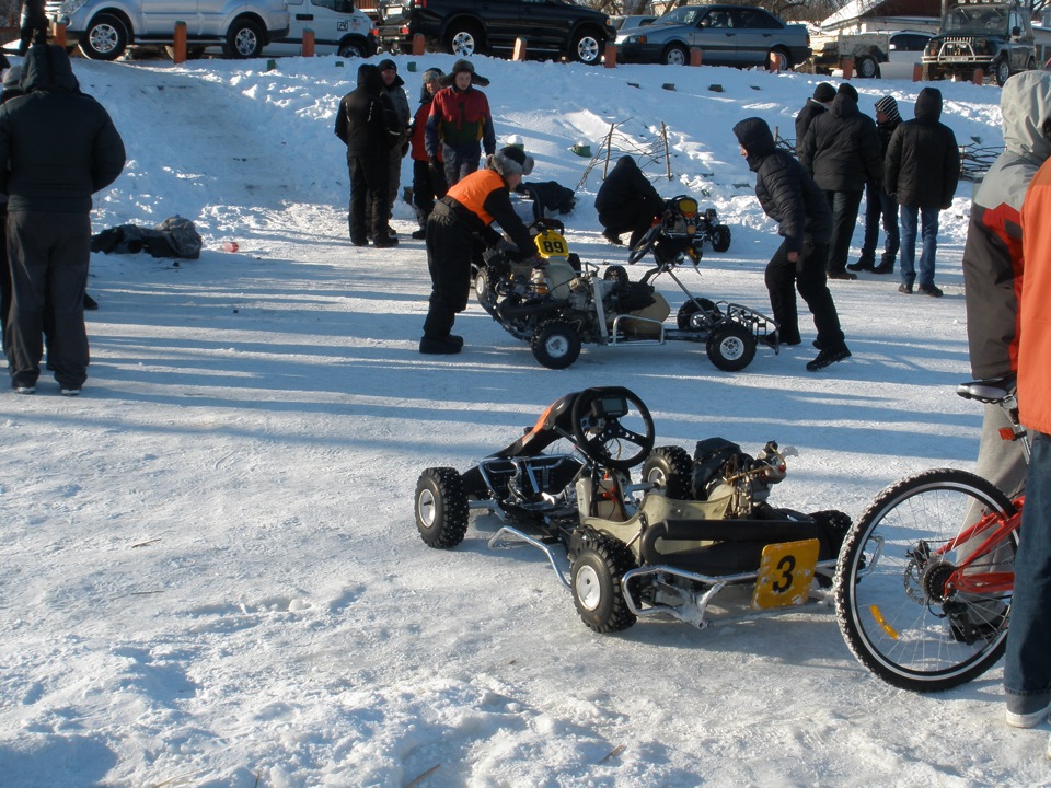 картинг ледовое кольцо. зимний картинг в москве по снегу открытый. картинг на льду. картинг на льду в москве. ледовый картинг игора.