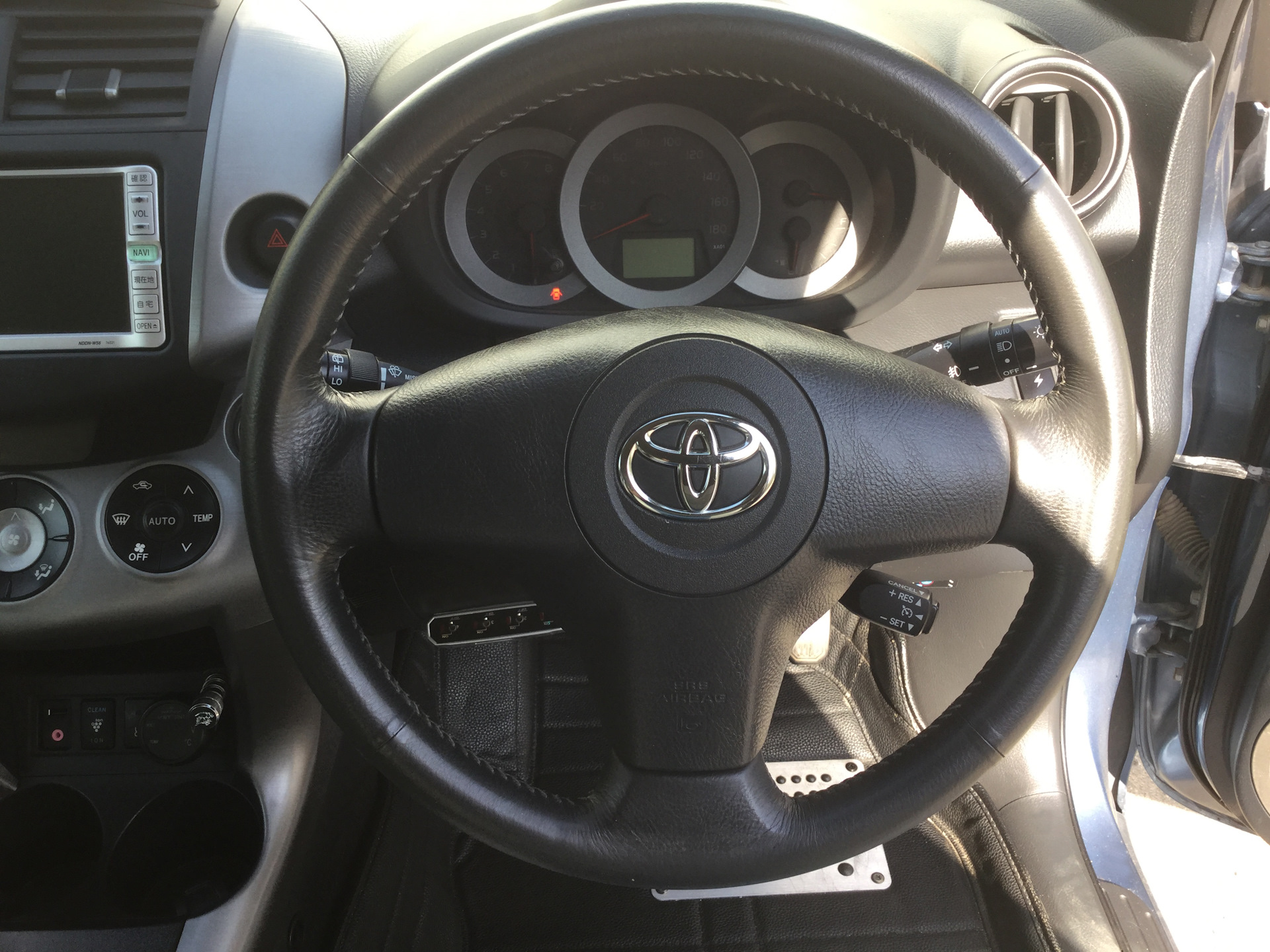 Размеры руля рав 4. Руль рав 4 2008. Руль рав 4 2006. Руль Тойота рав 4 3 поколение. Toyota rav4 2006 руль.