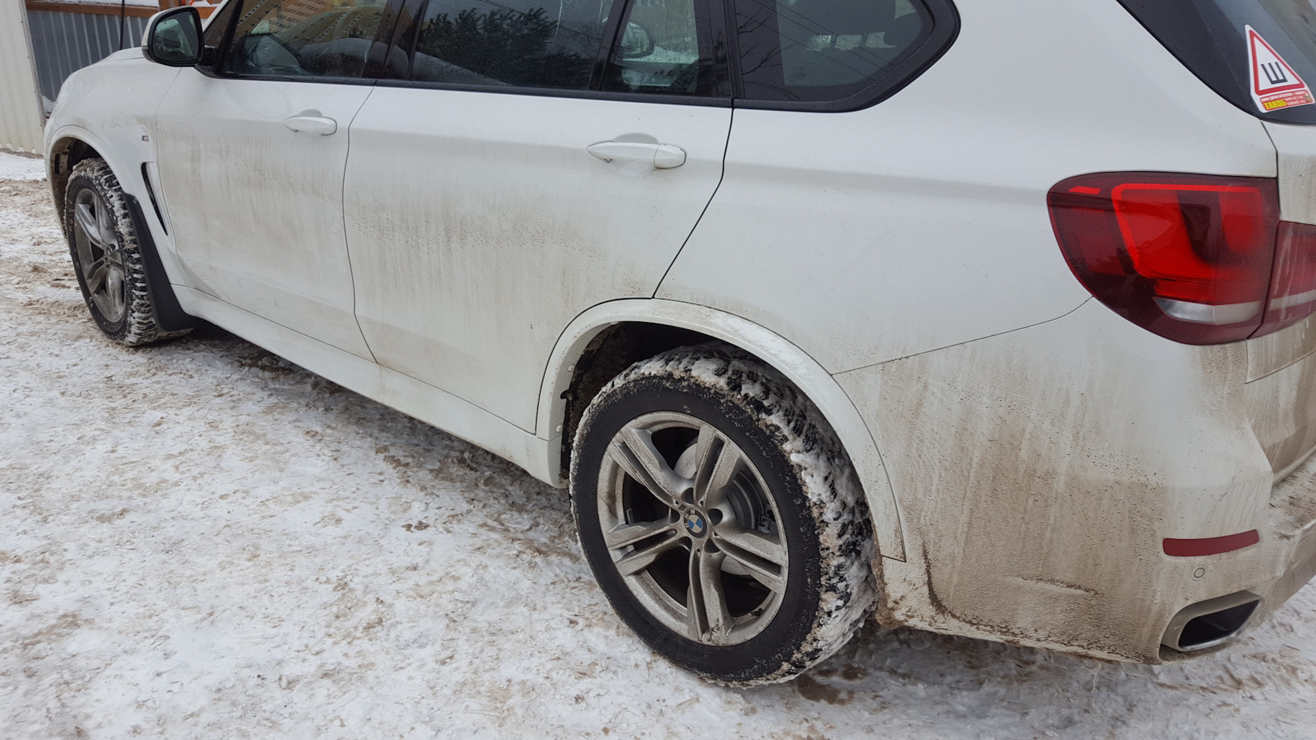 Брызговик бмв х5. Брызговик бмв х5. Брызговик bmw x5. Брызговики bmw e70 m пакет. Брызговики bmw f15.