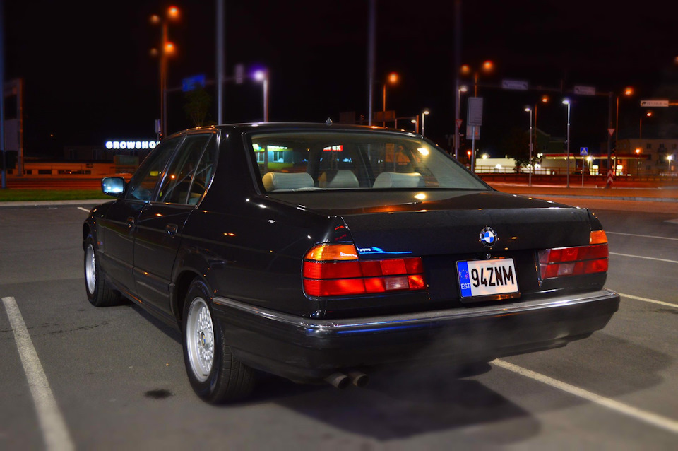 Bmw E32 At Night Bmw 7 Series 3 0 L 1994 Goda Na Drive2