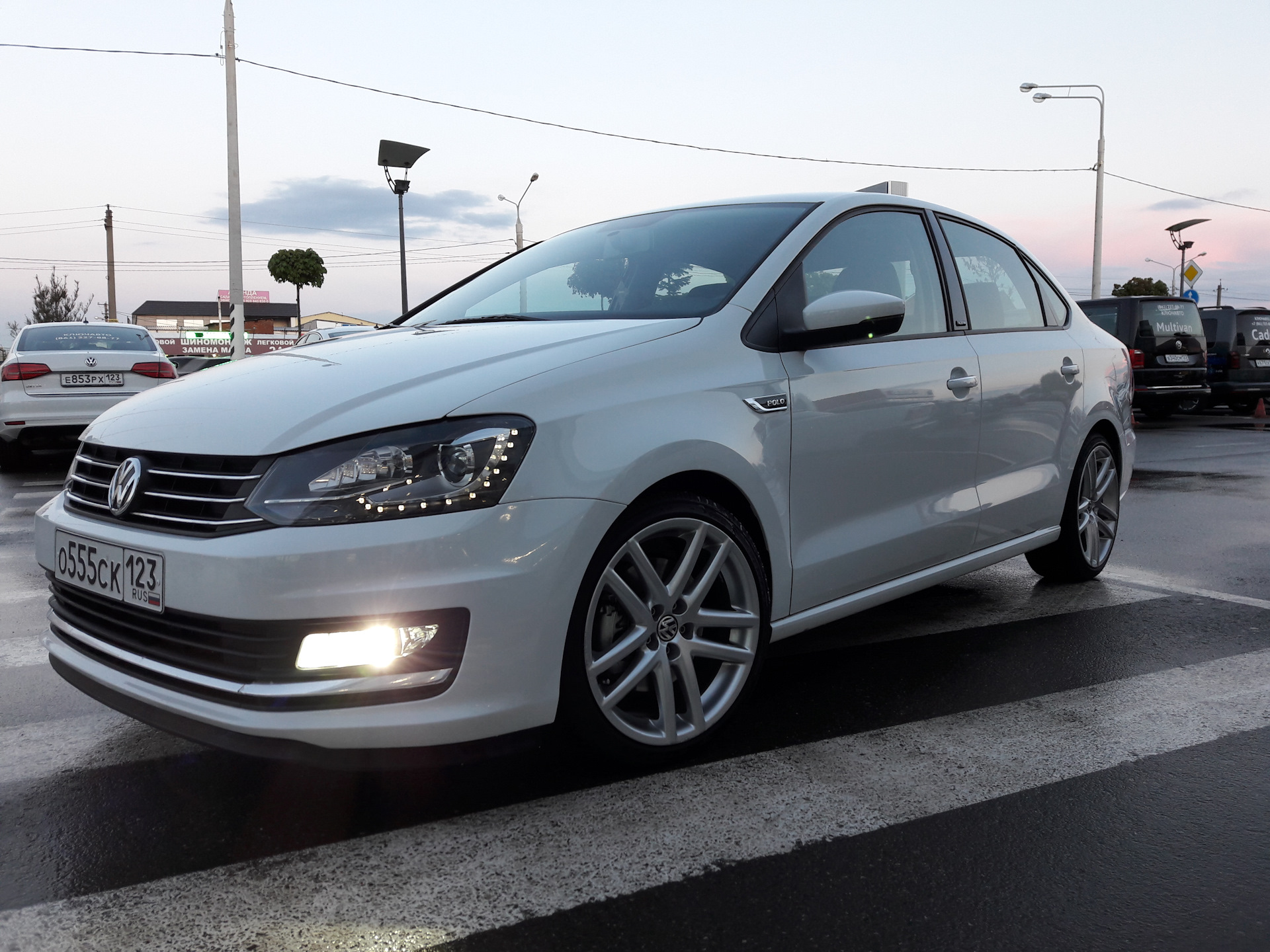 Поло седан 2. Volkswagen Polo sedan 1.6. Polo sedan Рестайлинг. Фольксваген поло Рестайлинг 2016. VW Polo 2016 sedan 1.6.