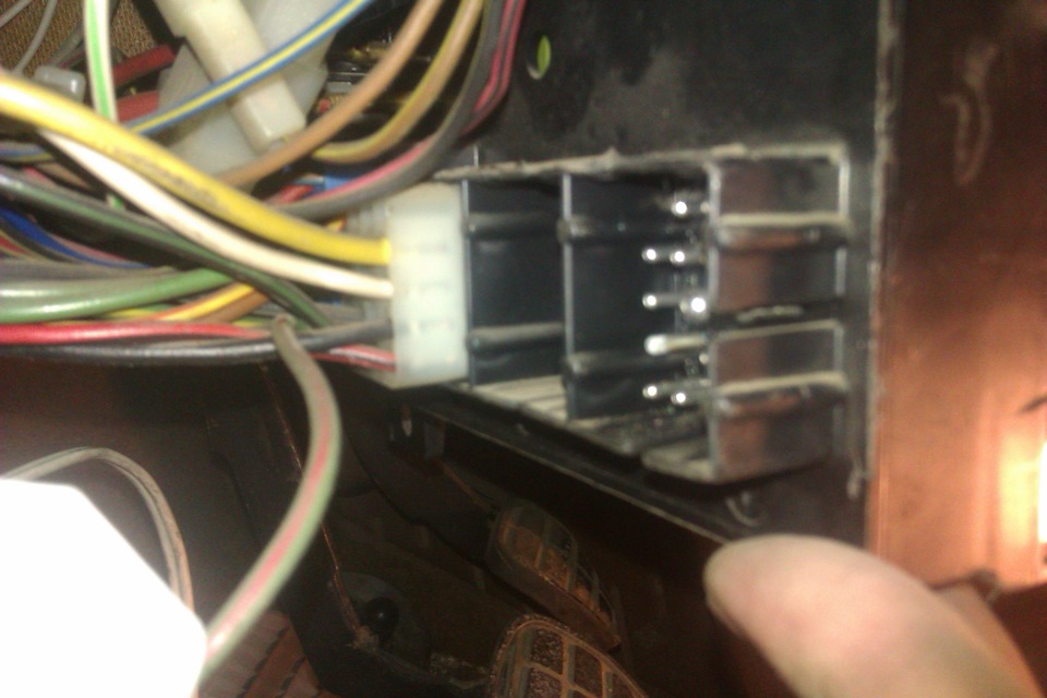 Колодка блока предохранителей — Volkswagen Passat B2, 1,3 л, 1982 года ...