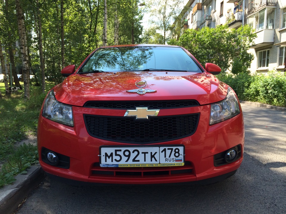 Полосы на капот Chevrolet Cruze