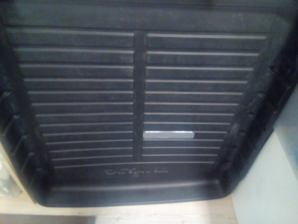 5E5061162 Пластиковый поддон в VAG | Запчасти на DRIVE2