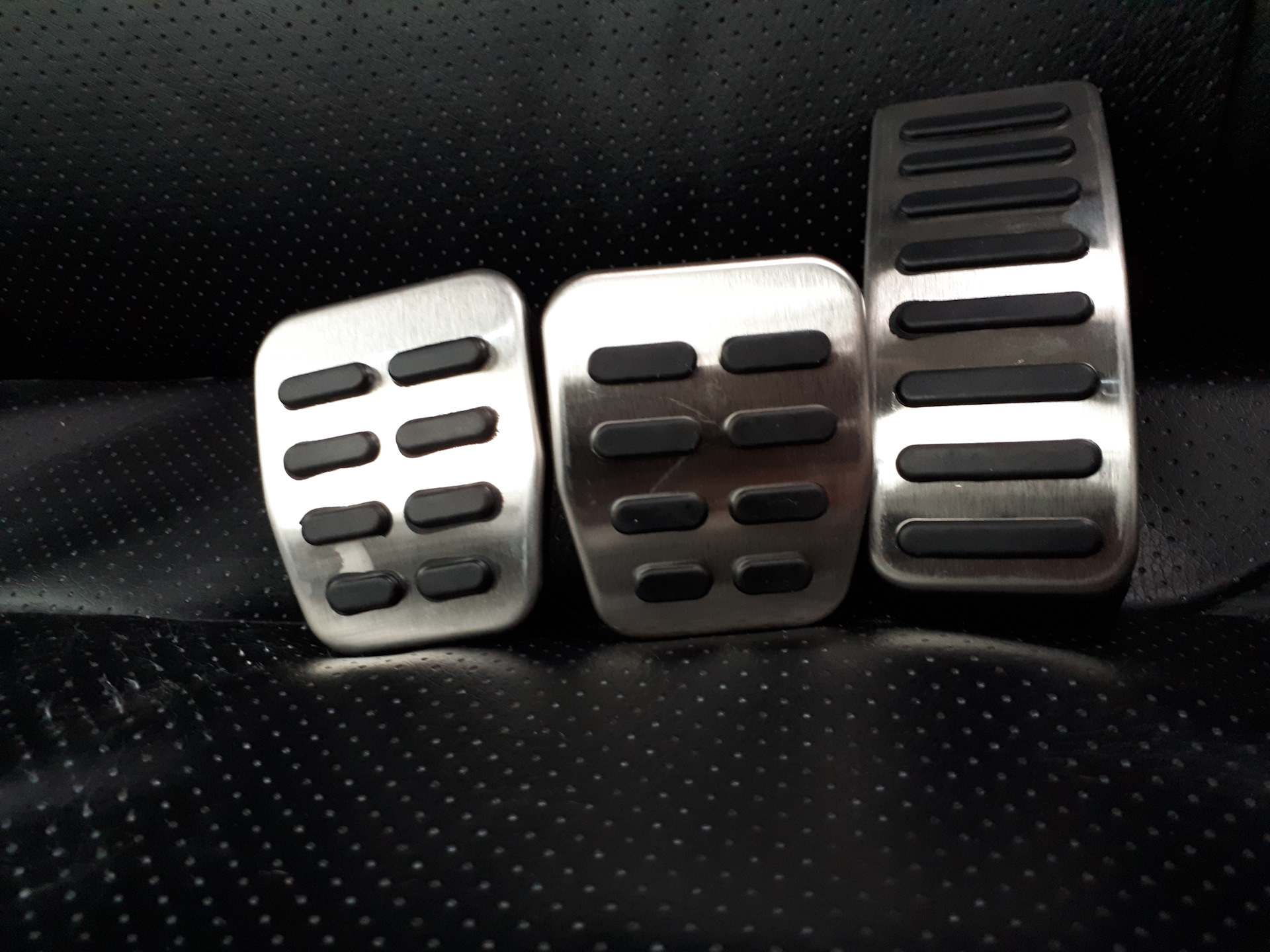 Подготовка к установке накладок на педали Поло седан