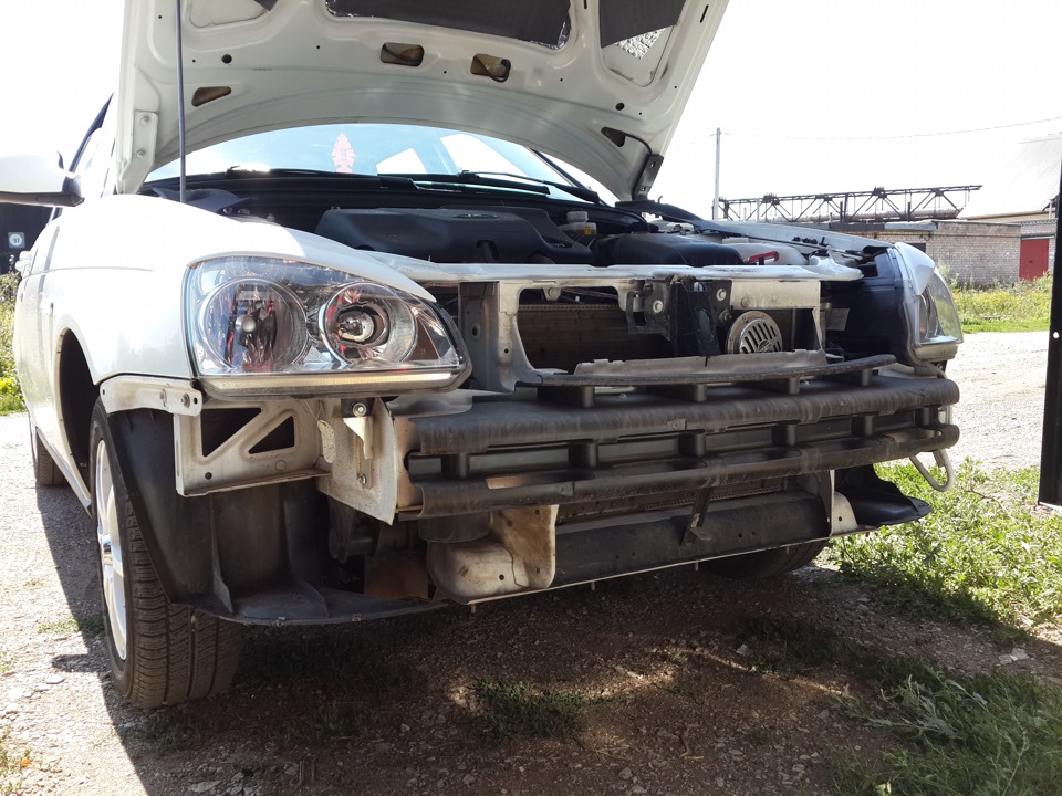 Приора закладные бампера. Приора 1 вид без переднего бампера. Уаз патриот 2011 без бампера. Без переднего. Mitsubishi lancer 10 без переднего бампера.