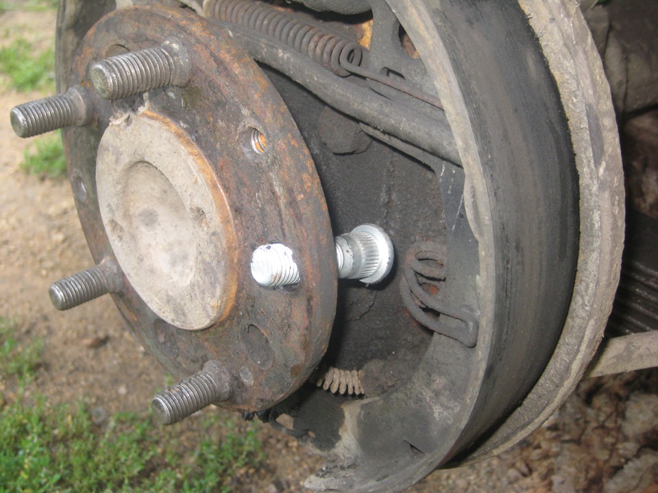 Установка легкосплавных дисков — Москвич 2140 SL, 1,7 л, 1984 года ...