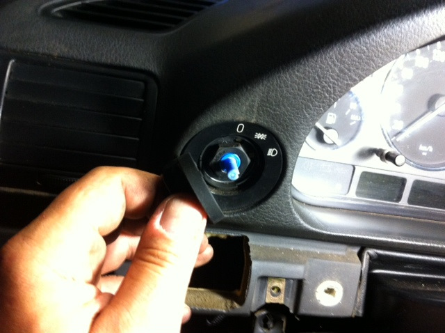 Снятие торпеды BMW e38 и замена щеток моторчика печки. — DRIVE2