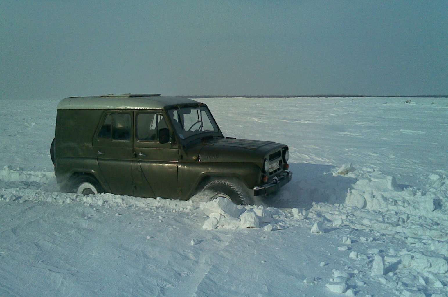 Уаз едет на нейтралке