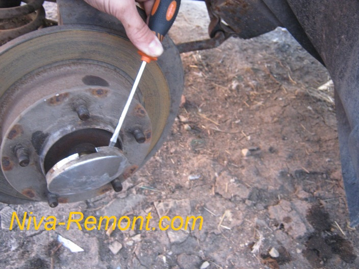 Замена тормозных дисков нива шевроле. Втулка под передний тормозной диск нива 2131. Тормозной диск нива шевроле. Кожух тормозного диска задний 21213. Снятие тормозного диска нива 2121.