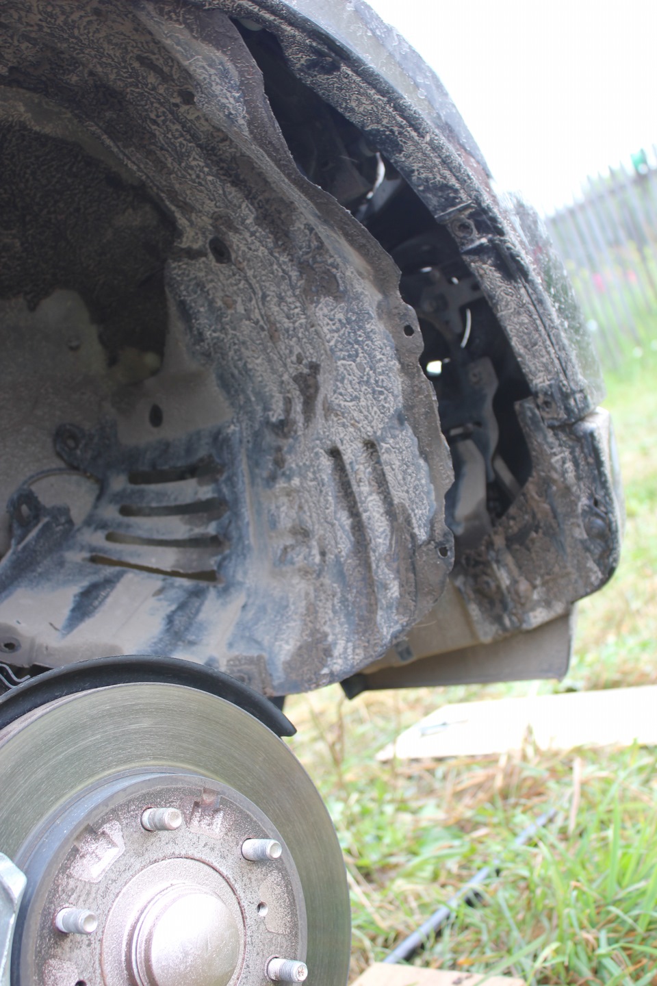 Отгибаем защиту. — Mitsubishi Pajero (4G)