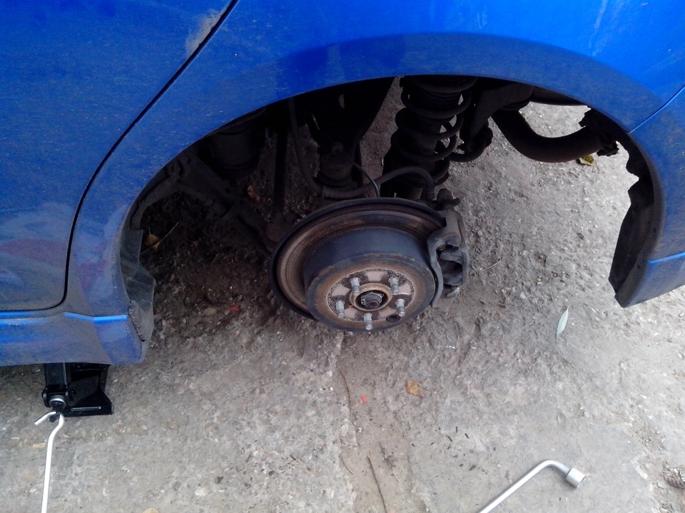 замена заднего правого колеса. замена заднего правого колеса. сайлентблок ступицы хонда одиссей. замена заднего правого колеса. заглушка барабанные тормоза ford focus.