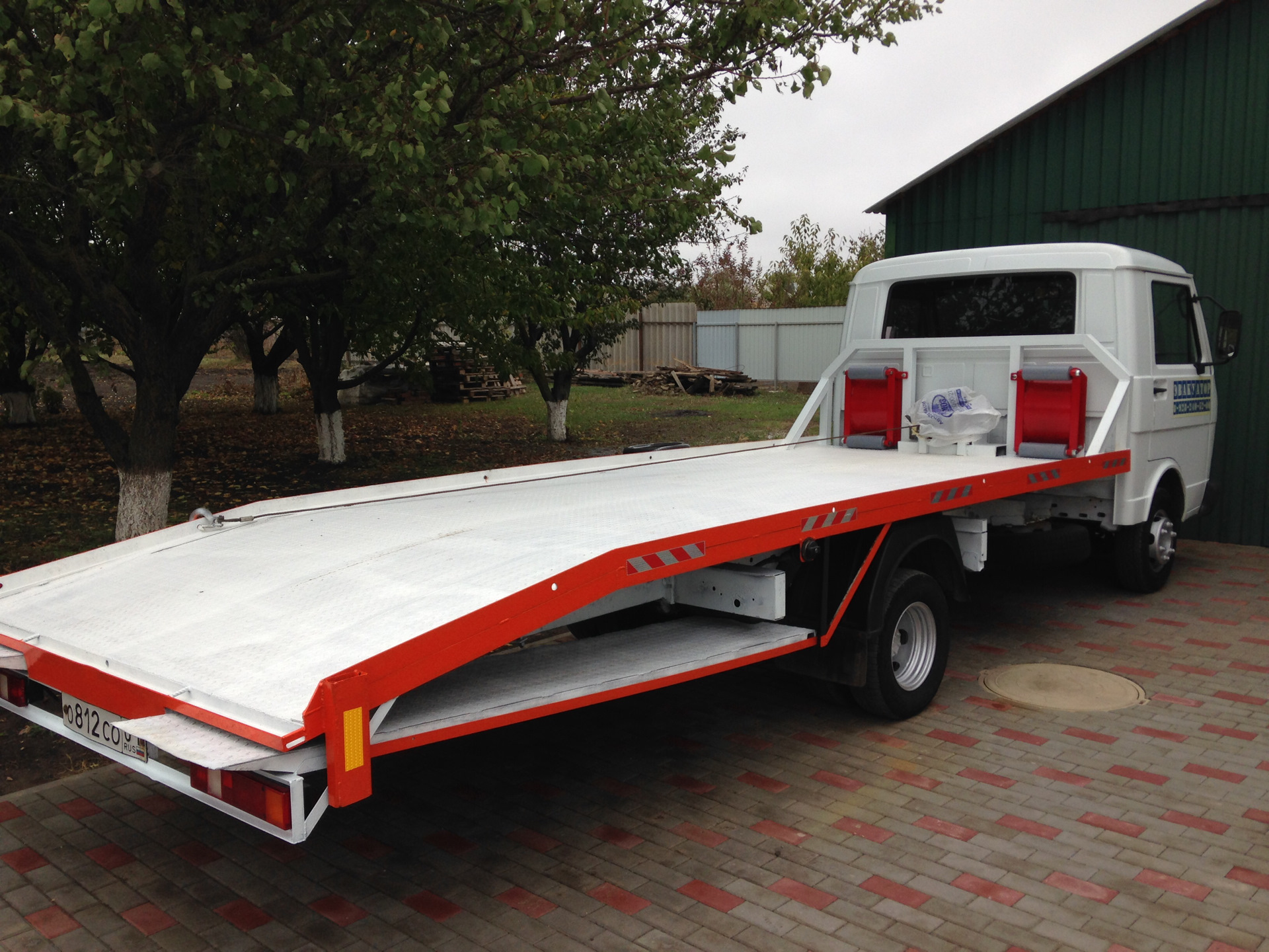 эвакуатор с ломаной платформой газель. платформа участок земной коры. высокая платформа жд. цвет платформы. платформа эвакуатора на газель.