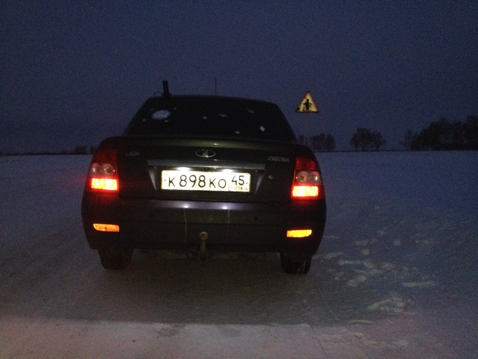 Поменял местами лампочки в задних фонарях — Lada Приора седан, 1,6 л ...