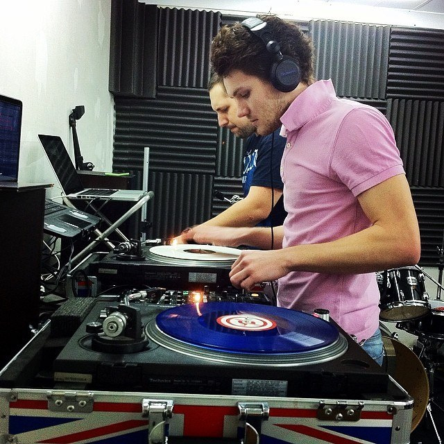 Dj master. Диджей мастер. Mastering DJ.