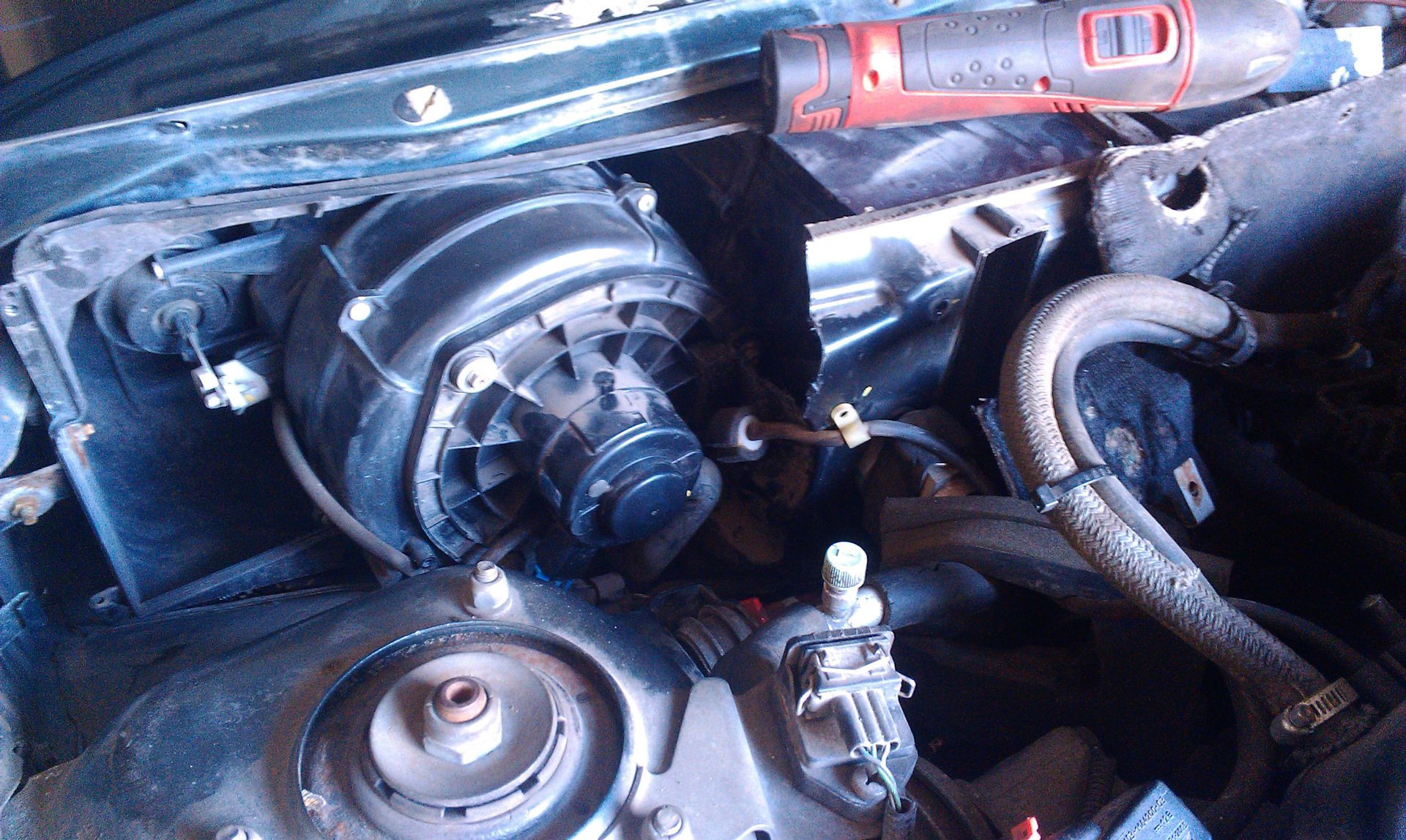 Как выровнять приору. Упор капота приора 2170. Как выровнять приору. Упор капота ваз 2170. Лада приора задние арки.