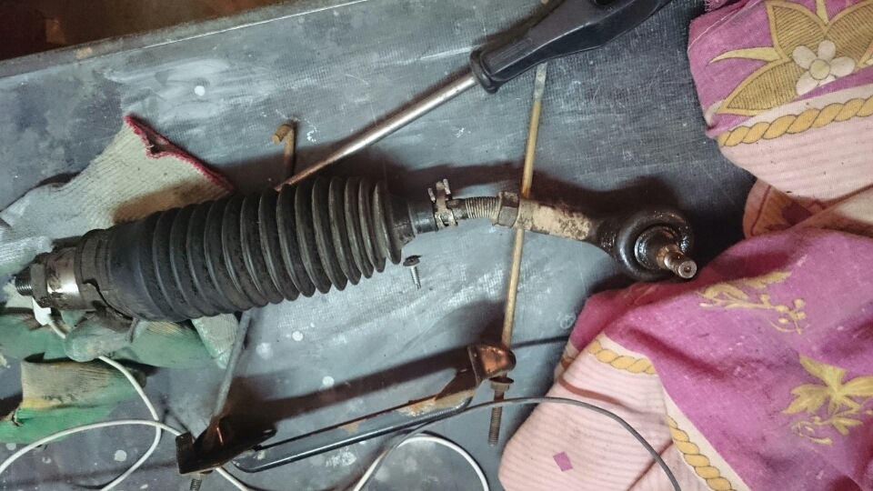 Гнет рулевые тяги. Гнутая рулевая тяга. Погнулась рулевая стойка альфа. Рулевой наконечник mark 2 90. Гнет рулевые тяги.