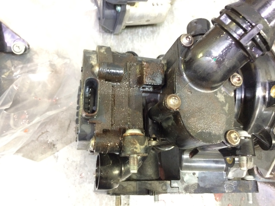 Место подтека. — Skoda Octavia A7 Mk3