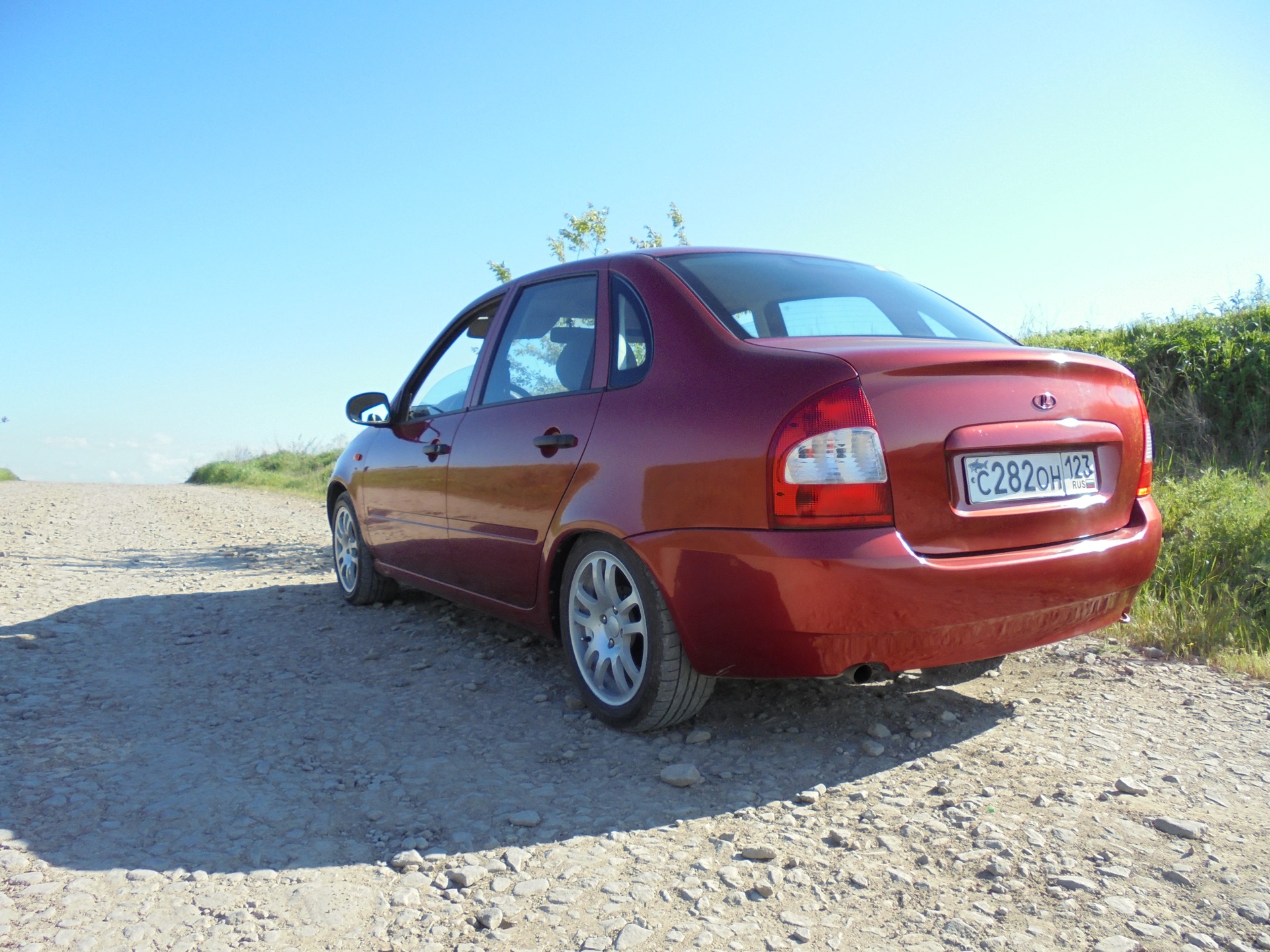 Калина седан фото. Лада Калина седан. Калина седан 1стэнц. Lada Kalina 2011г седан. Красивая Лада Калина седан.