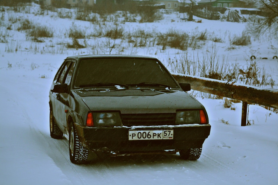 5 — Lada 21093