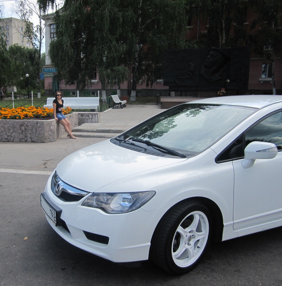 Фотосет №2[На белых дисках] — Honda Civic 4D (8G), 1,8 л, 2010 года |  фотография | DRIVE2