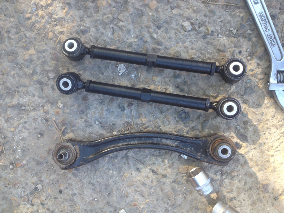 развальные тяги. задние регулируемые рычаги мерседес w124. развальные тяги. тяги задние рено дастер 4х4. задние развальные тяги санг енг нью актион.