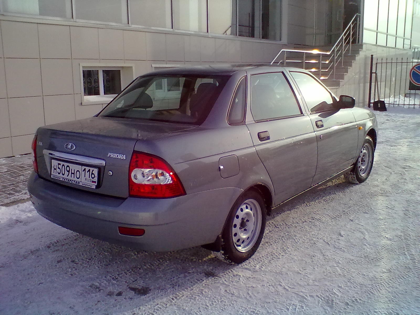 Lada Priora серая