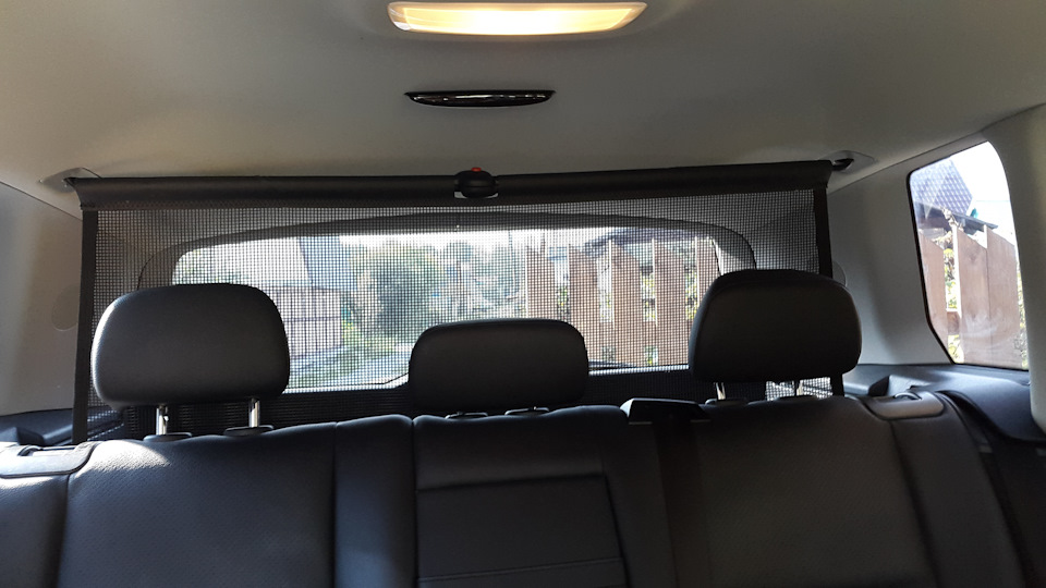 Изнутри все цивильно, собачий нос больше не грозит задним пассажирам :) — Mercedes-Benz GLK-Class (X204)