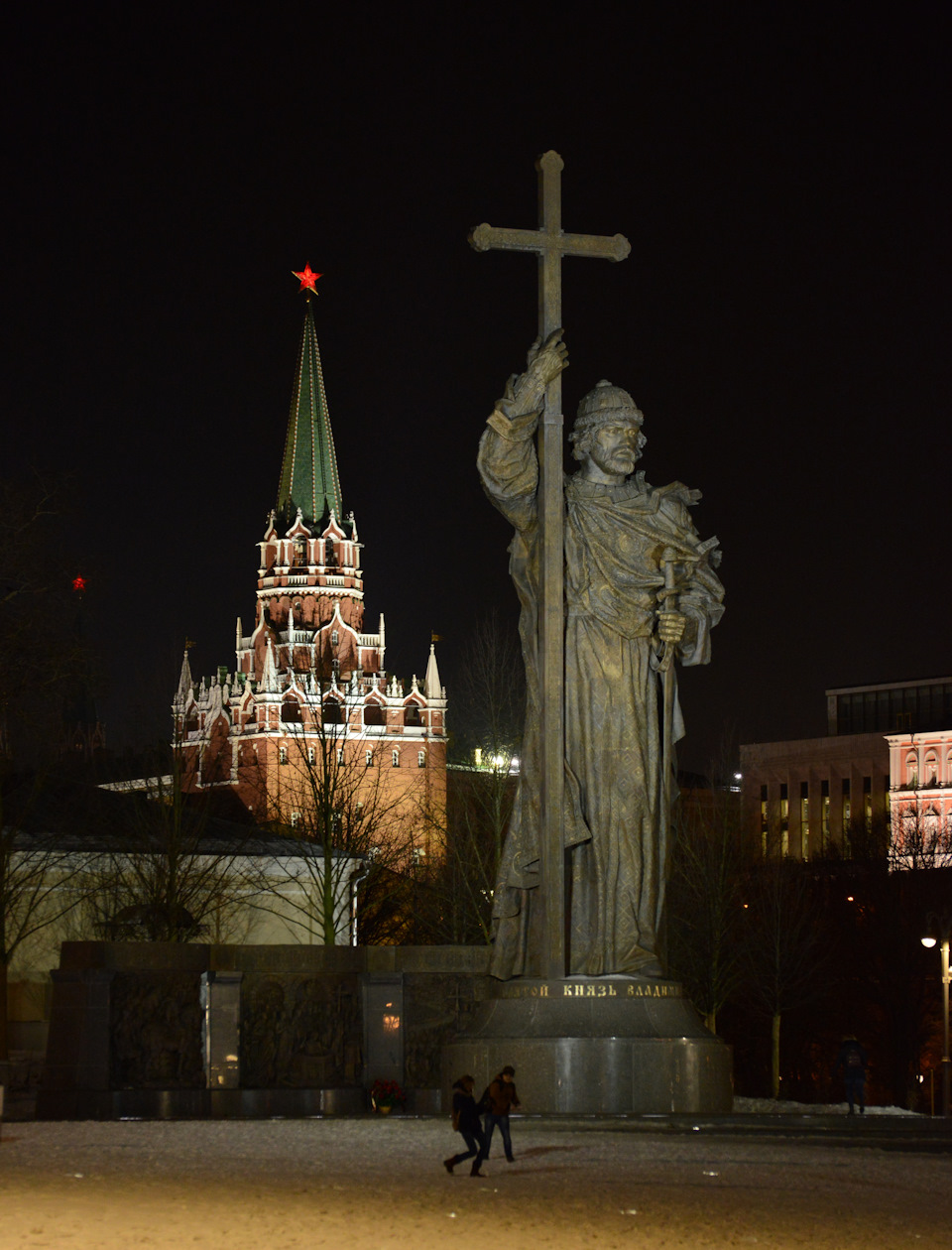 большие памятники в москве