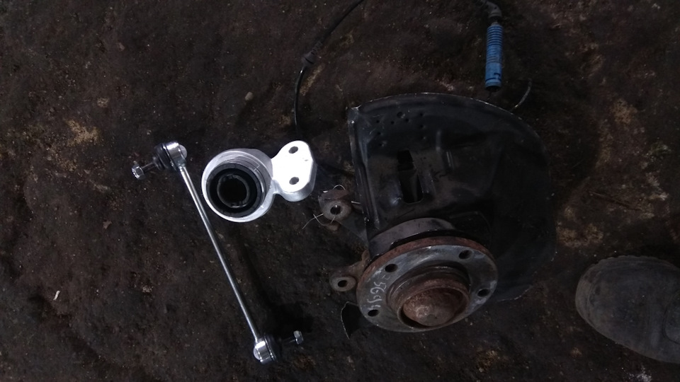 Замена сайлентблока переднего рычага — BMW 3 series (E46), 1,8 л, 2002 ...