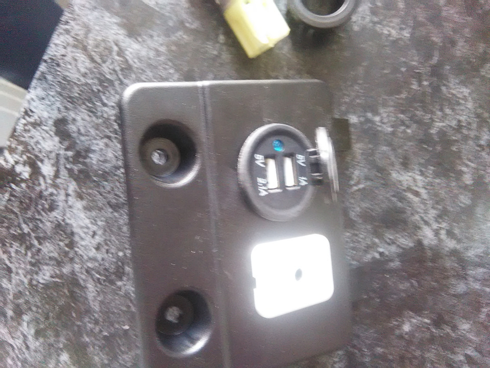 USB зарядка вместо розетки прикуривателя — Opel Antara, 2,4 л, 2013 ...