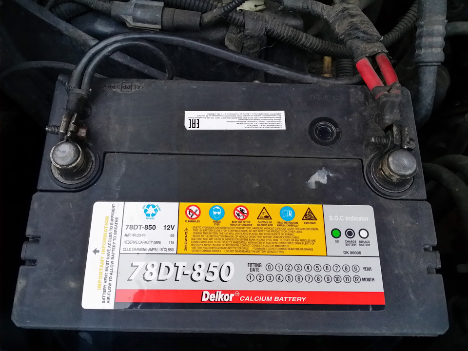 Поменял аккумулятор — Lincoln Town Car III, 4,6 л, 2000 года ...