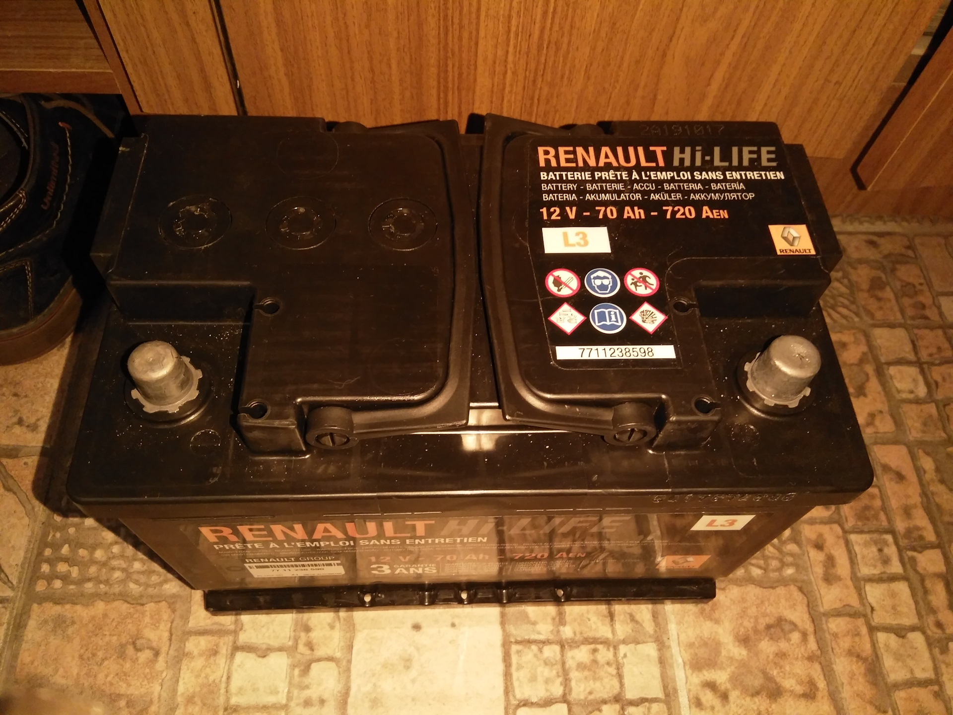 Аккумулятор рено оригинал. АКБ Renault Hi-Life. Аккумулятор Рено Хай лайф. Зарядка аккумулятора автомобиля Renault Hi-Life 600 EAN. 7711238597.