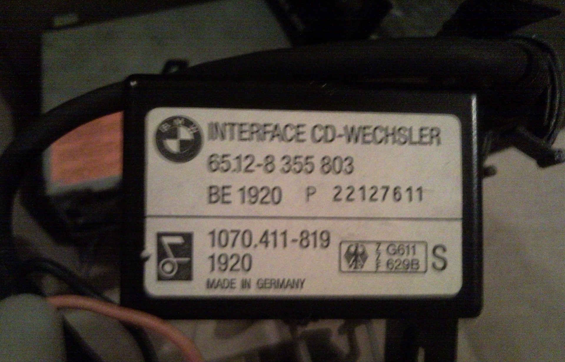 Фото в бортжурнале BMW 5 series (E34). Запчасти на фото: 65128355803, 1411819126