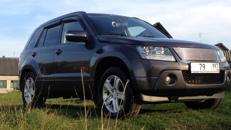 Suzuki grand vitara свет. Гранд Витара серая. ГАЗ на Сузуки Гранд Витара 2.0. Сузуки Гранд Витара отзывы реальных владельцев. Пыльники Джи Кью для Сузуки Гранд Витара отзывы