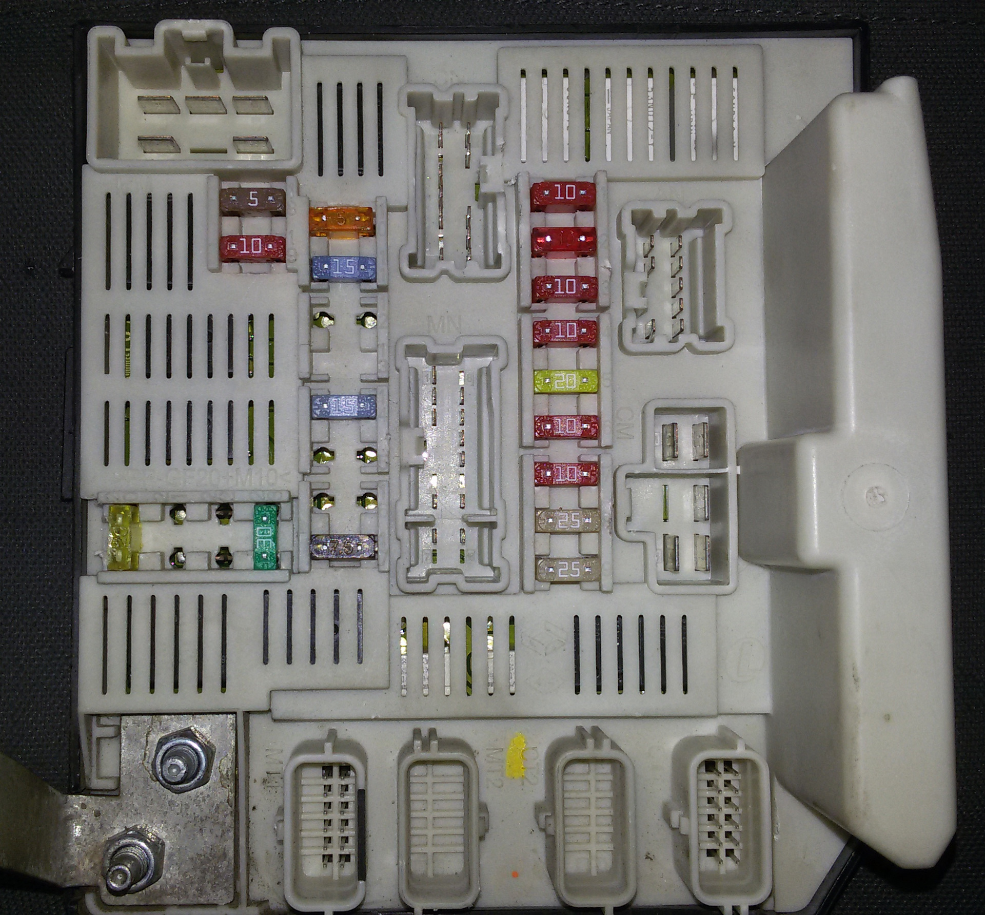Меган 2 блок. Блок защиты и коммутации Рено Лагуна 3. Блок защиты и коммутации Рено Меган 2. Блок защиты и коммутации Рено Сценик 2. Блок защиты и коммутации 1337 Рено.