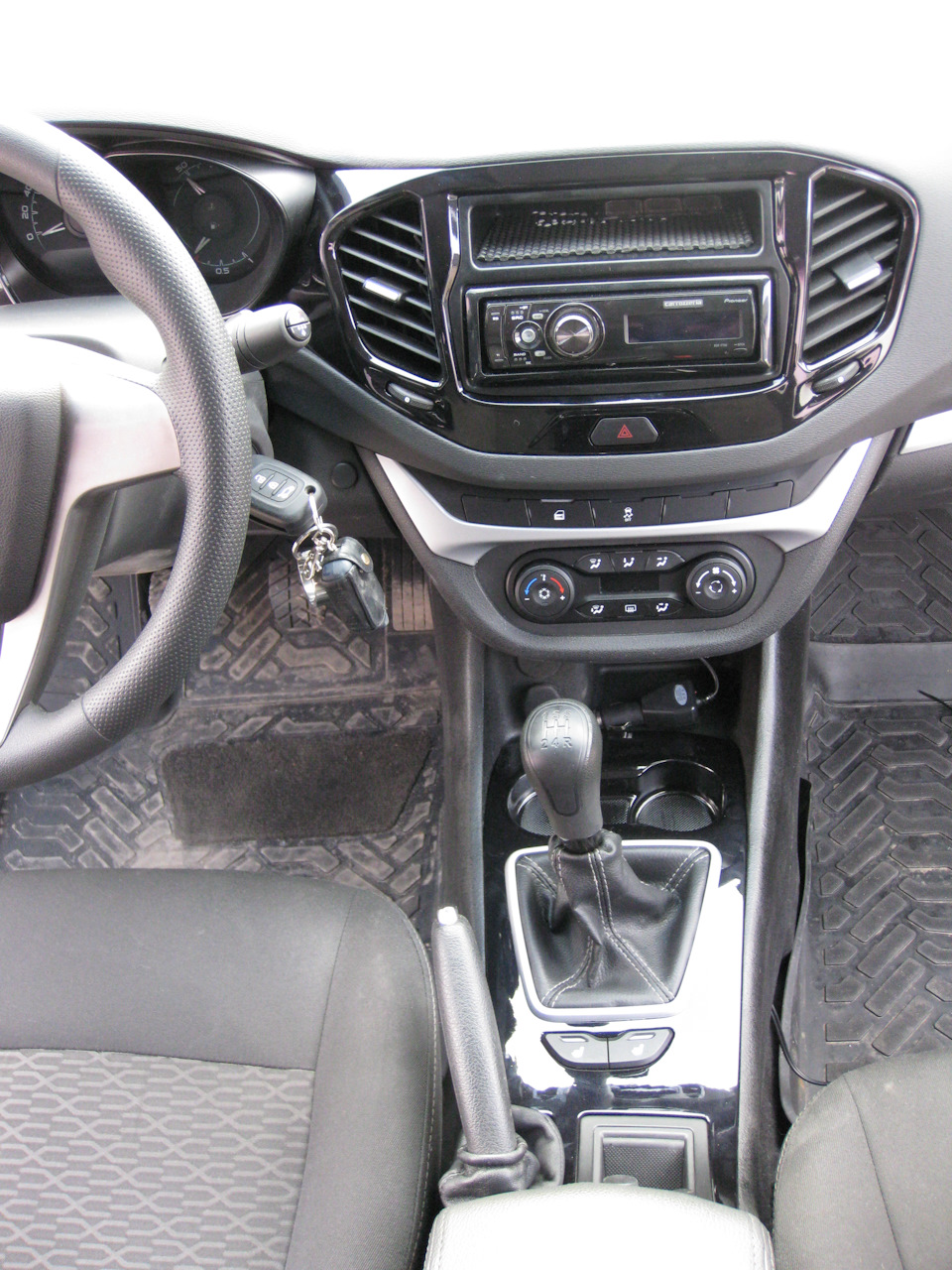 Новая центральная консоль v.2.0 - Lada Vesta SW Cross, 1,6 л, 2019 года тюнинг D